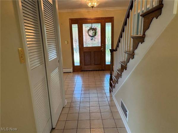 101 Debbie LN, St Clairsville, OH 43950