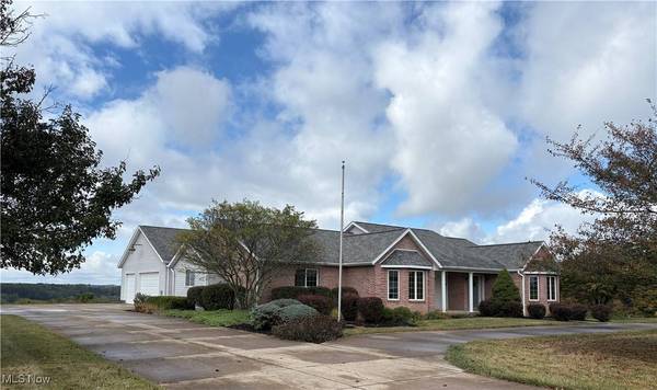 69210 Bluebird DR, St Clairsville, OH 43950