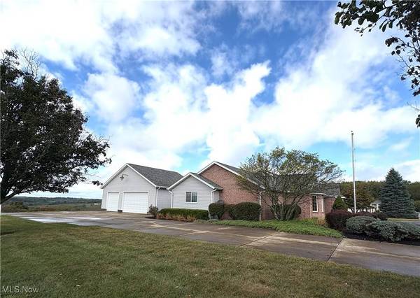 69210 Bluebird DR, St Clairsville, OH 43950