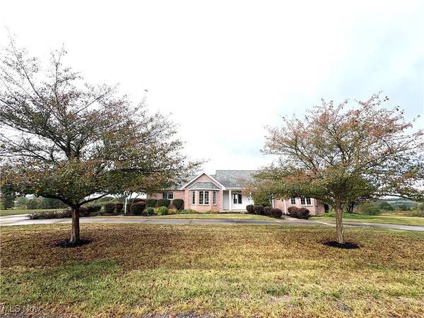 69210 Bluebird DR, St Clairsville, OH 43950