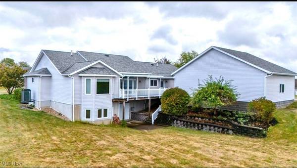 69210 Bluebird DR, St Clairsville, OH 43950