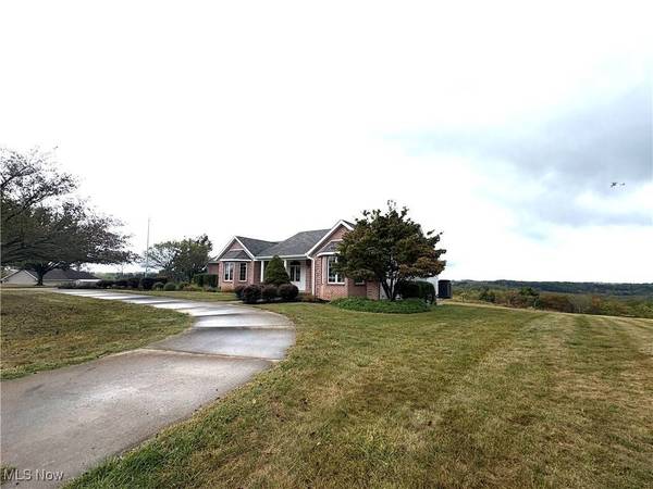 69210 Bluebird DR, St Clairsville, OH 43950