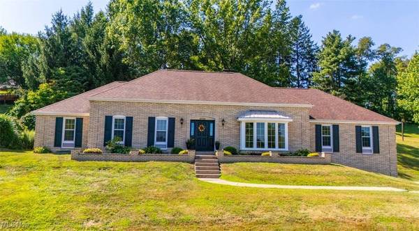 47728 Morningside DR, St Clairsville, OH 43950