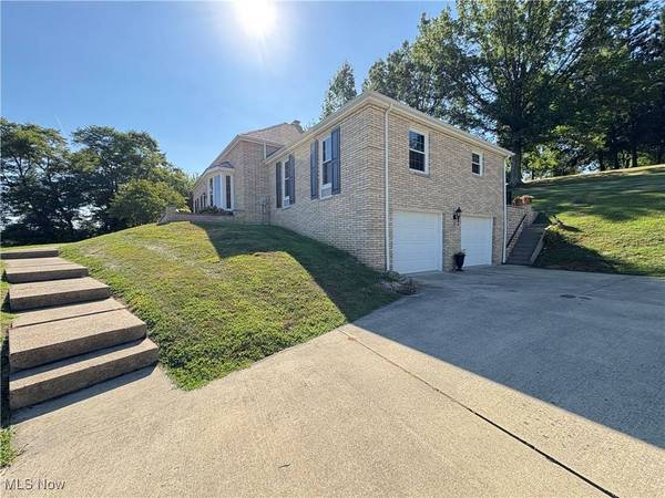 47728 Morningside DR, St Clairsville, OH 43950