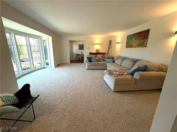 47728 Morningside DR, St Clairsville, OH 43950
