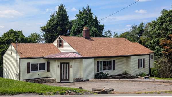 27 Ridgecrest Rd, Wheeling, WV 26003-4931