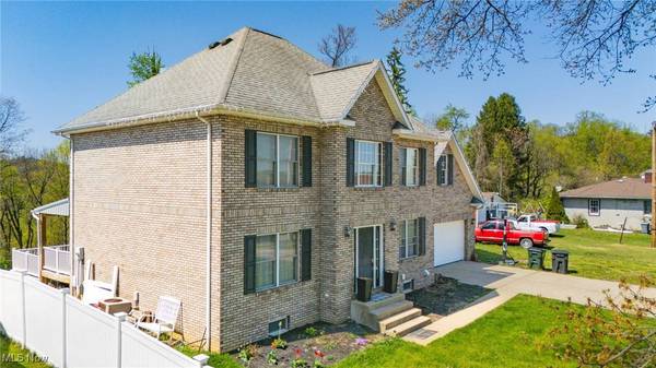 65180 Hillview AVE, Bellaire, OH 43906