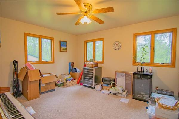 48837 Hillcrest DR, St. Clairsville, OH 43950