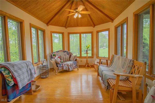 48837 Hillcrest DR, St. Clairsville, OH 43950