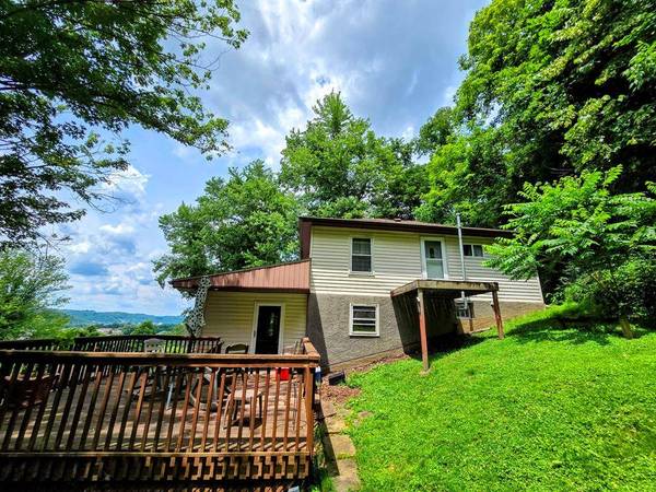 1334 Locust St, Mcmechen, WV 26040
