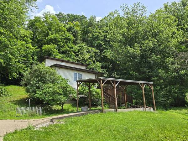 1334 Locust St, Mcmechen, WV 26040