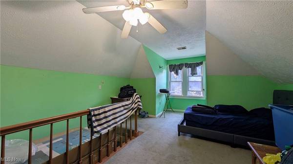 110 N Market ST, St Clairsville, OH 43950