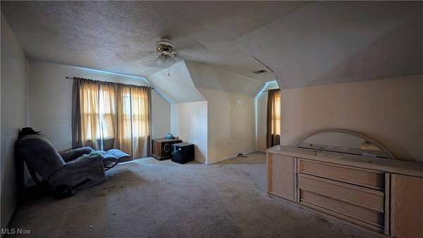 110 N Market ST, St Clairsville, OH 43950