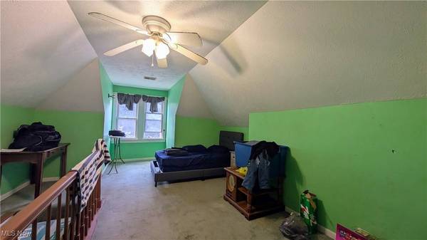 110 N Market ST, St Clairsville, OH 43950