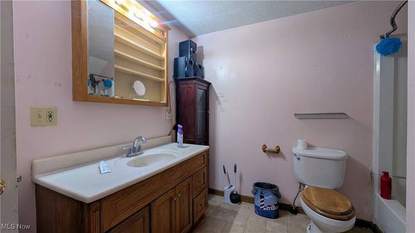 110 N Market ST, St Clairsville, OH 43950