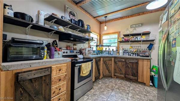 498 County Road 28, Steubenville, OH 43952