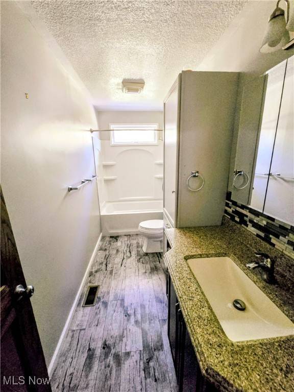 55379 Barnes RD, Martins Ferry, OH 43935