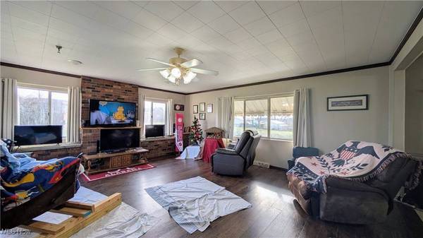 110 Jessica LN, Follansbee, WV 26037