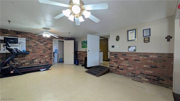 110 Jessica LN, Follansbee, WV 26037