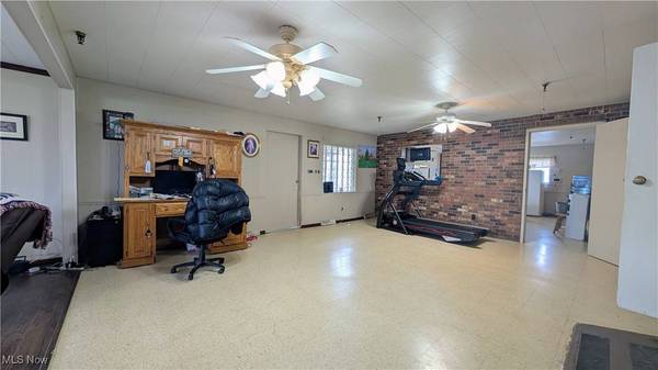 110 Jessica LN, Follansbee, WV 26037