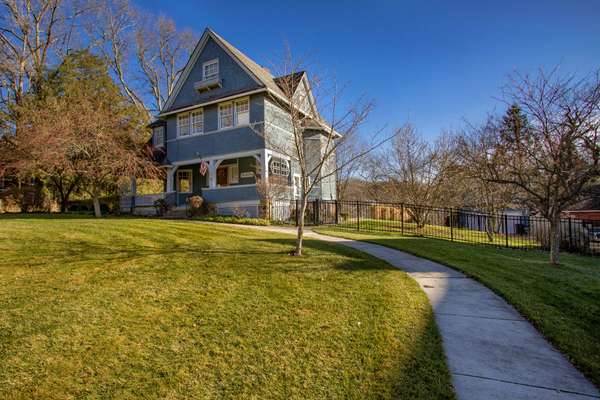 46181 Country Lake Dr, St Clairsville, OH 43950-7700