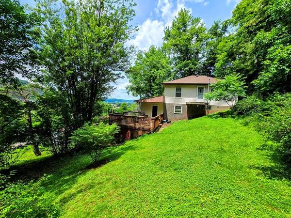 1334 Locust St, Mcmechen, WV 26040