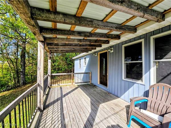 55379 Barnes RD, Martins Ferry, OH 43935