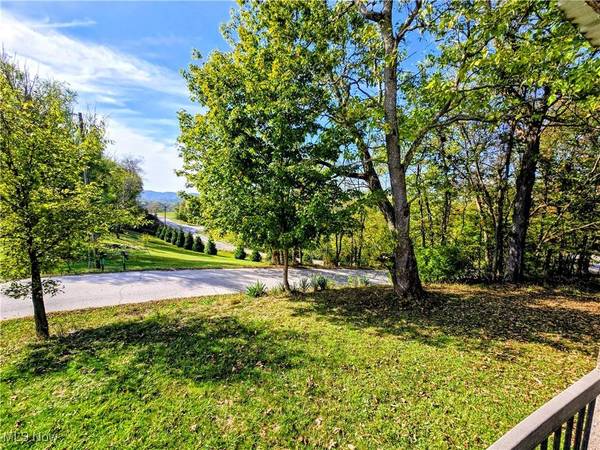 55379 Barnes RD, Martins Ferry, OH 43935