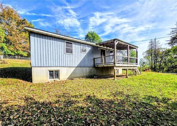 55379 Barnes RD, Martins Ferry, OH 43935