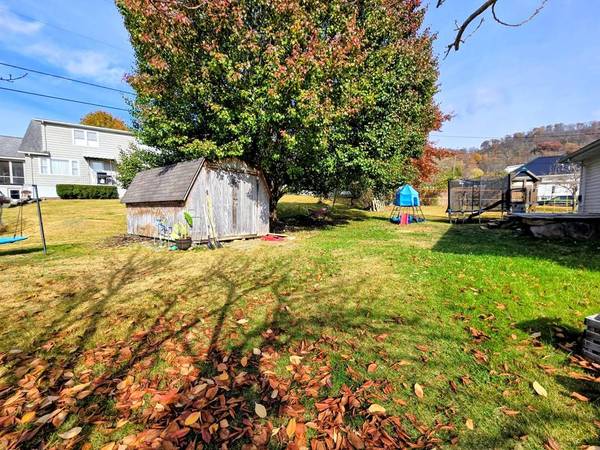 128 Fairview Dr, New Martinsville, WV 26155
