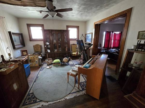 1208 Center St, Moundsville, WV 26041