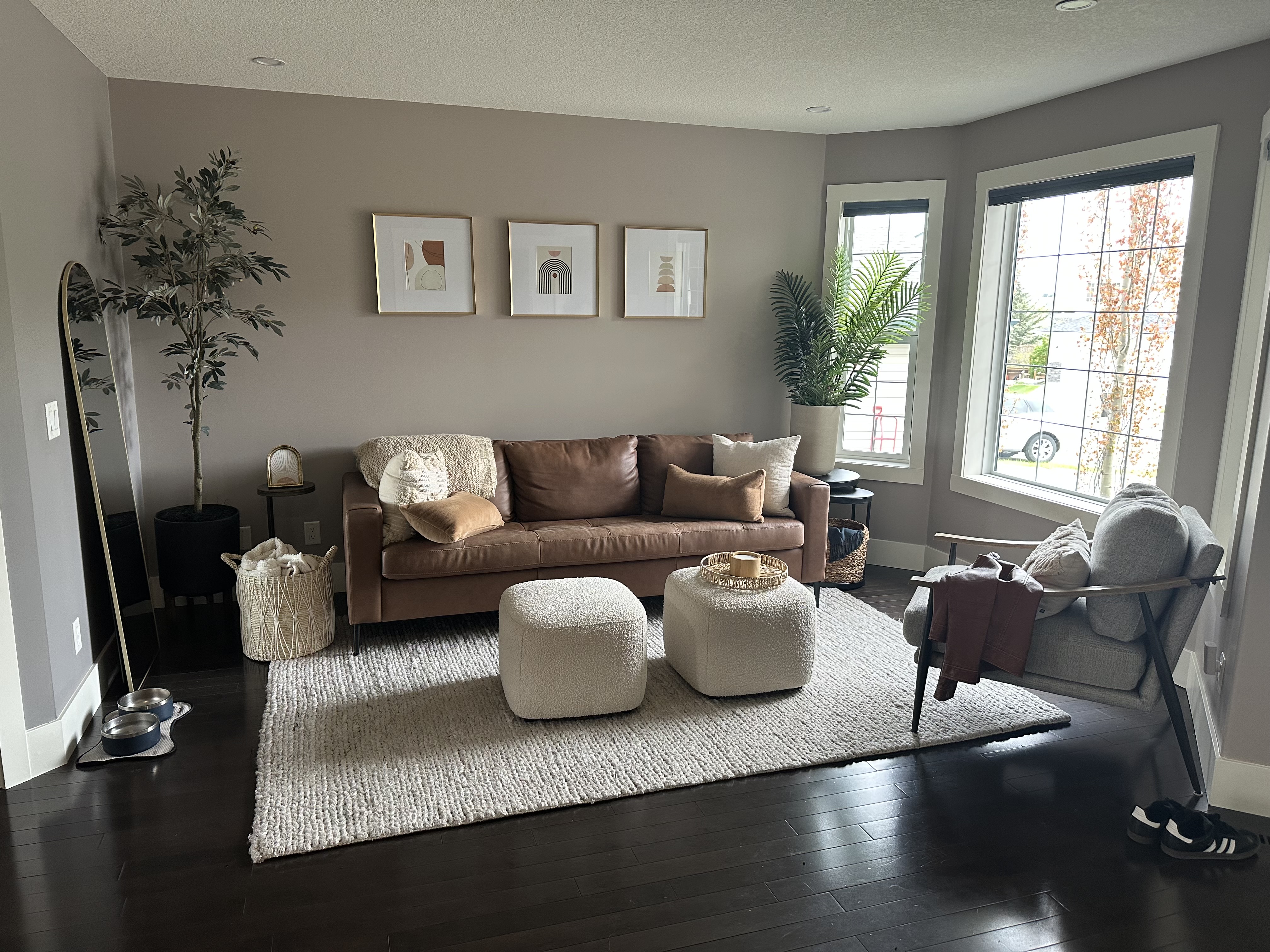 Smartphone Condo Photo