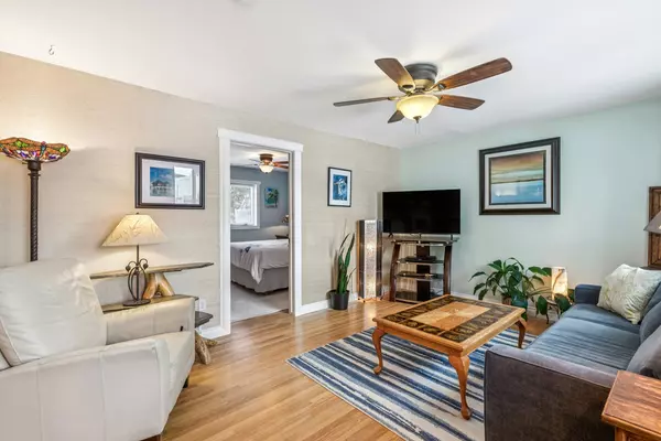 20251208-8620 46 Ave NW-9_sm