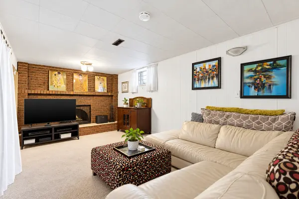 Cozy Retro Living Room Retreat