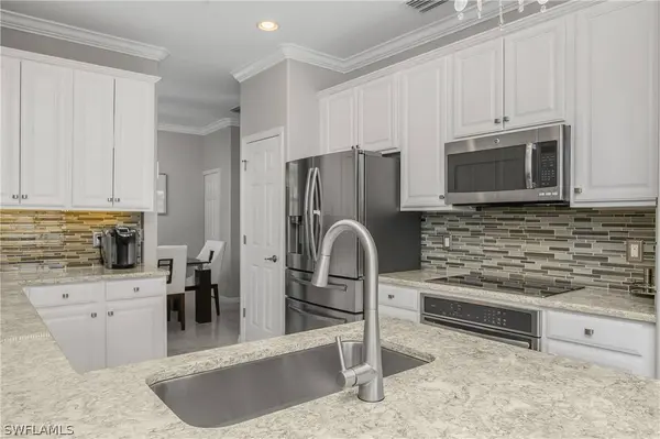 9473 Casoria CT #202, Naples, FL 34113