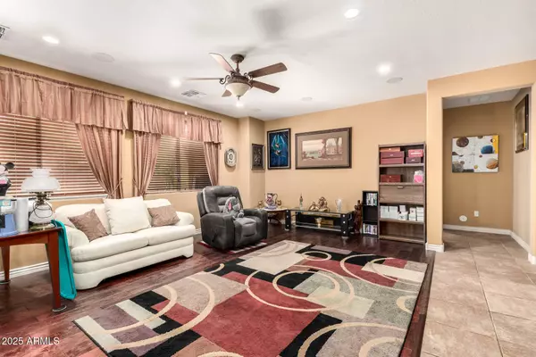 3325 E GRAND CANYON Drive, Chandler, AZ 85249