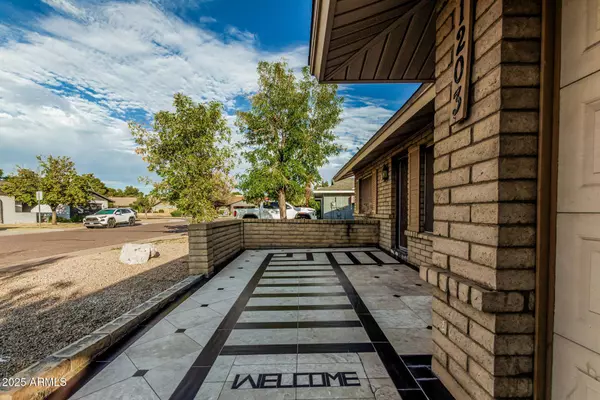 1203 W ALAMO Drive, Chandler, AZ 85224