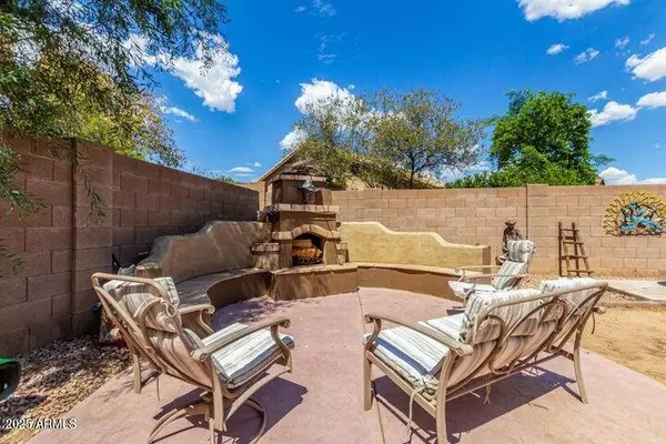 548 E EMBASSY Drive, San Tan Valley, AZ 85143