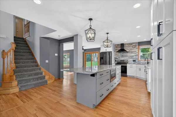 425 Sunnyview Lane, Marshall, WI 53559