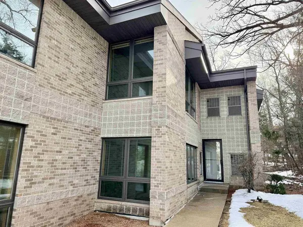 1424 N High Point Road #1424, Middleton, WI 53562