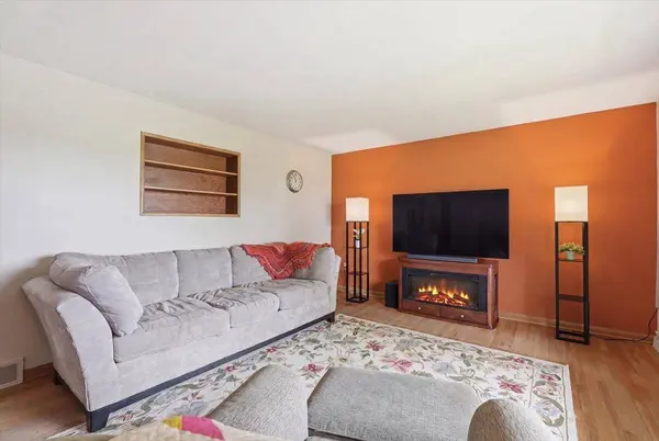 2009 Portage Road, Madison, WI 53704