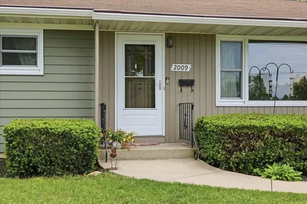 2009 Portage Road, Madison, WI 53704-3503