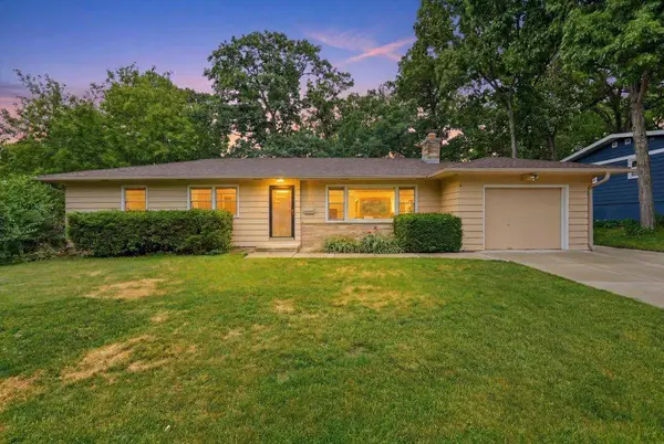 6105 Queens Way, Monona, WI 53716