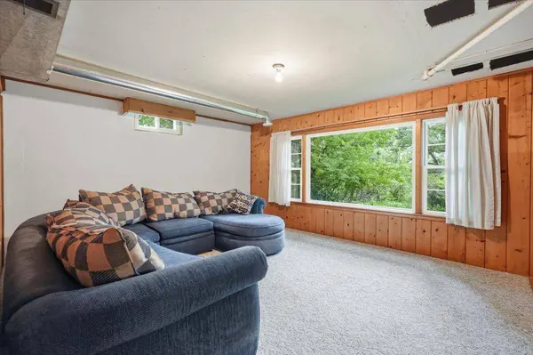 6105 Queens Way, Monona, WI 53716