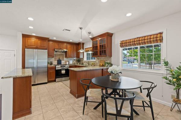 1724 Carriage Dr, Walnut Creek, CA 94598