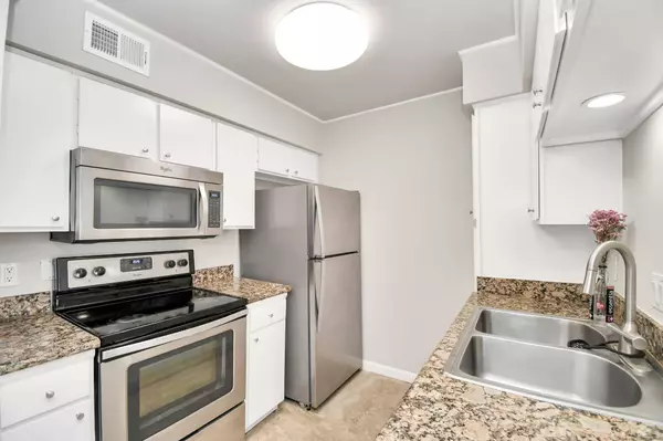 4641 Wild Indigo ST #450, Houston, TX 77027