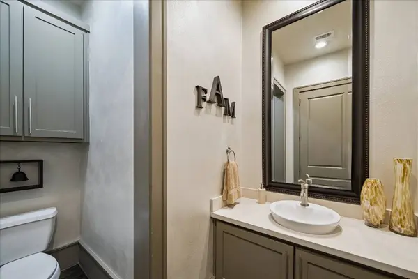 1416 Lake Pointe Pkwy, Sugar Land, TX 77478