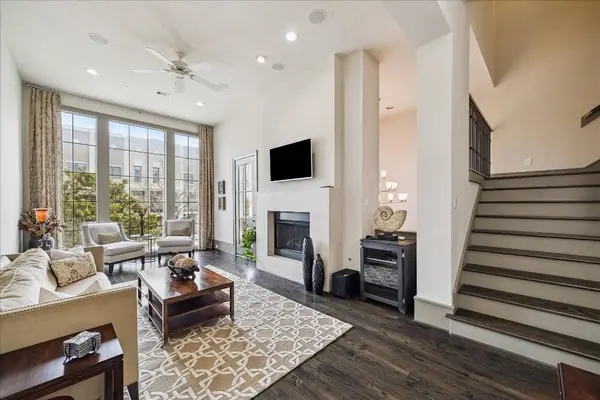 1416 Lake Pointe Pkwy, Sugar Land, TX 77478