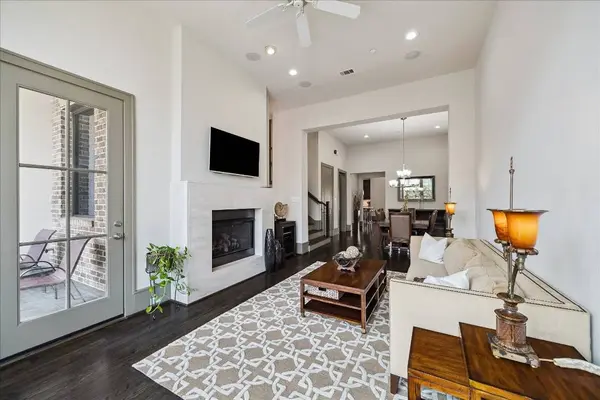 1416 Lake Pointe Pkwy, Sugar Land, TX 77478