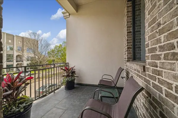 1416 Lake Pointe Pkwy, Sugar Land, TX 77478